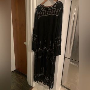 Embroidered black maxi dress; Knox Rose; size XXL